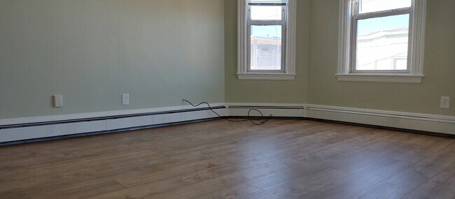 Building Photo - 49 Burrell St