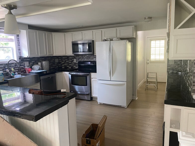 Building Photo - 815 W Rodney Dr