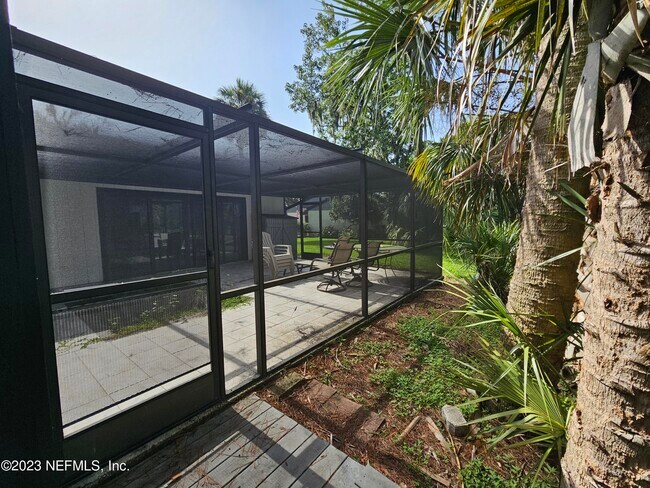 Building Photo - 120 Bermuda Ct