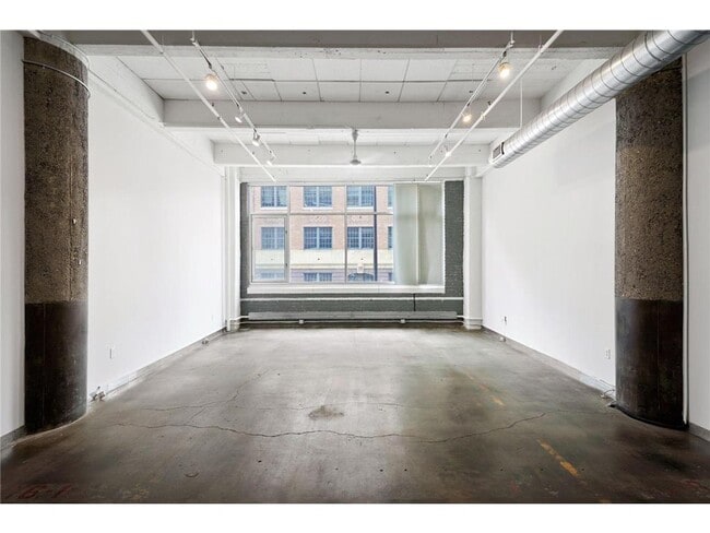 Building Photo - 700 N Washington Ave