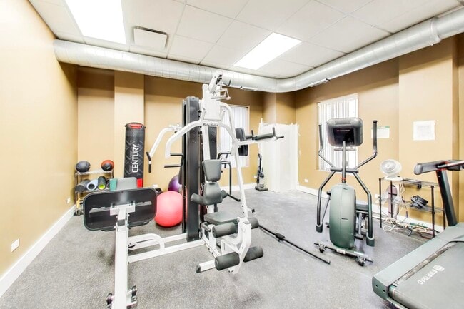 Building Photo - 5400 S Harper Ave