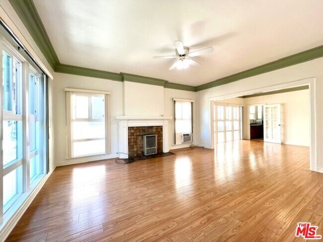 Building Photo - 860 S Berendo St