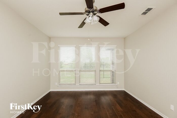 Building Photo - 1204 Scott Dr