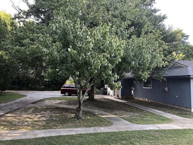Building Photo - 634 Kettle Creek Dr