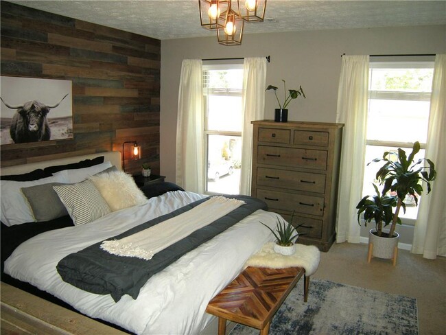 Building Photo - 125 N River Dr