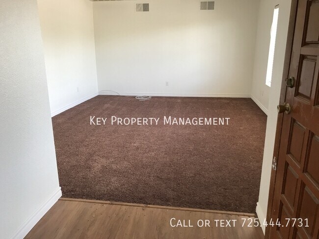 Building Photo - 4 Bed * Tri-Level House on 1+ Acre