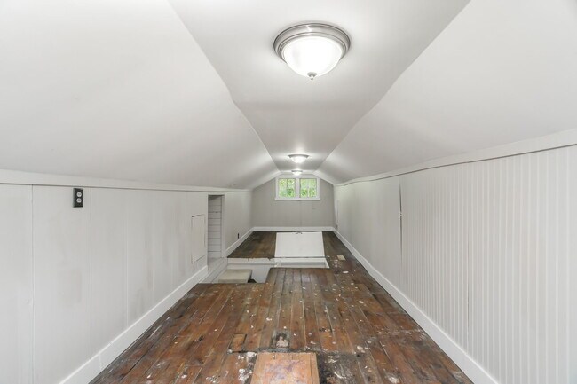 Building Photo - 1811 Fleming St
