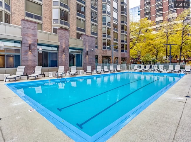 Building Photo - 1122 N Dearborn St