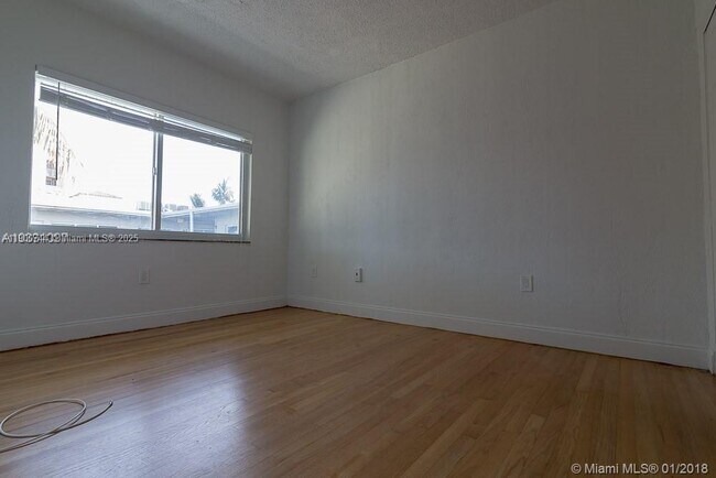 Building Photo - 7207 Bay Dr