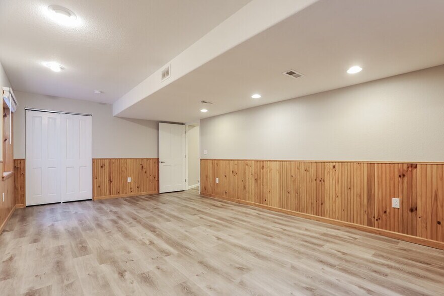 Building Photo - 1711 Red Poppy Dr