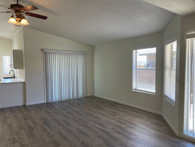 Building Photo - 1171 Regency Dr
