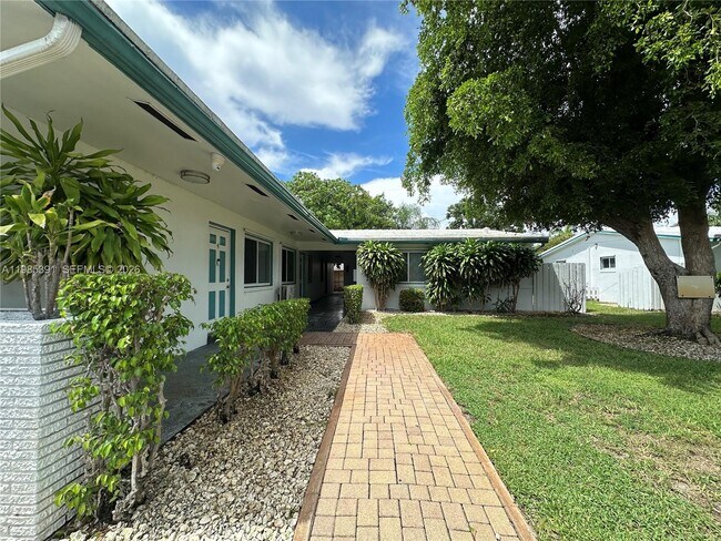 Building Photo - 5901 NE 18th Ave