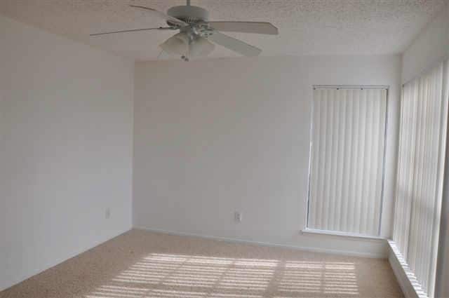 Building Photo - 2610 Lakehill Ln