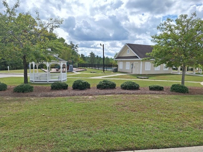 Building Photo - Wonderful Four Bedroom Home Located in Nor...