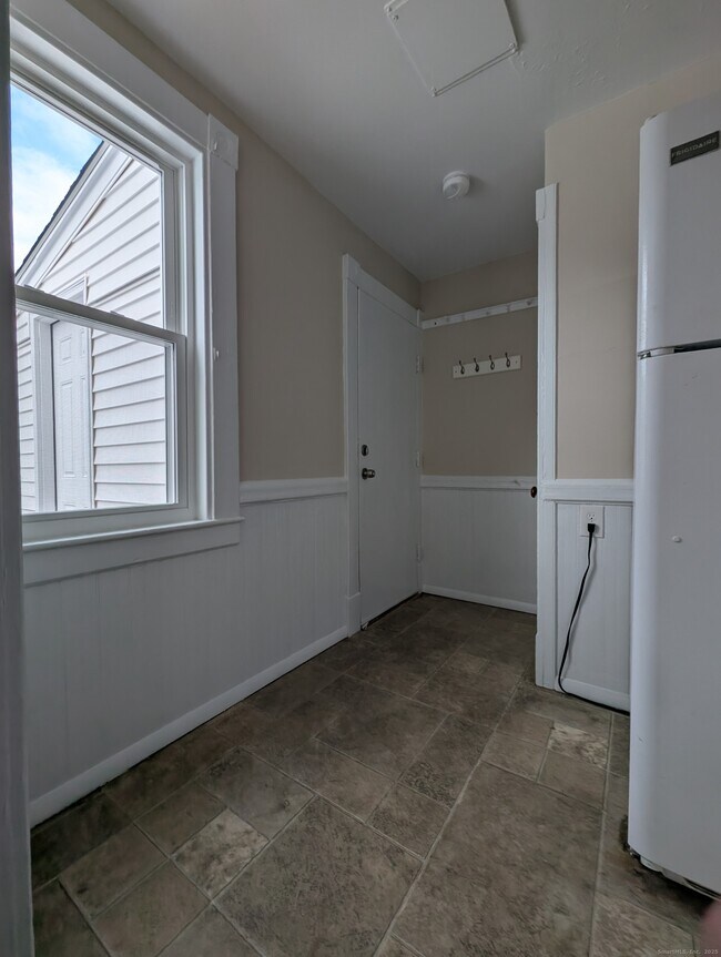 Building Photo - 86 Main St