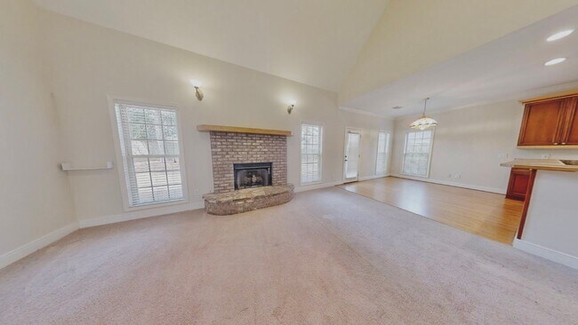Building Photo - Spacious Home in Mill Creek