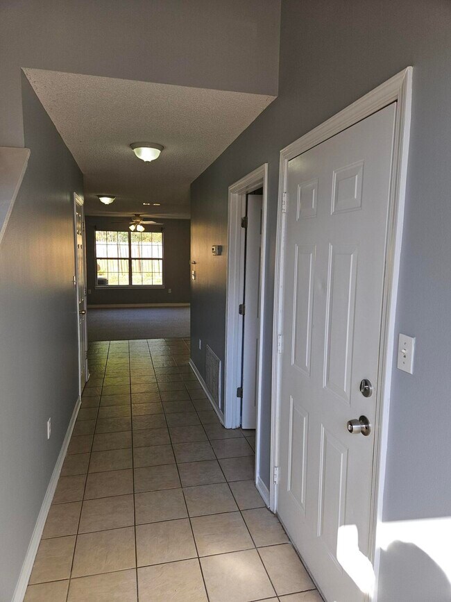 Building Photo - 129 Noblat Dr