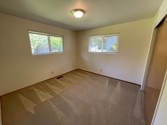 Building Photo - Edmonds View Home