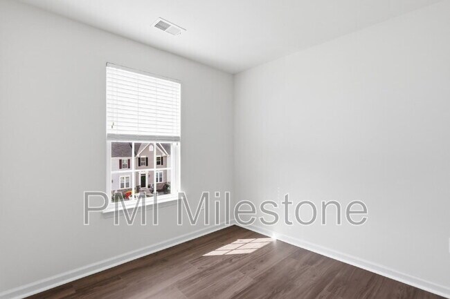 Building Photo - 72 Norwood Dr