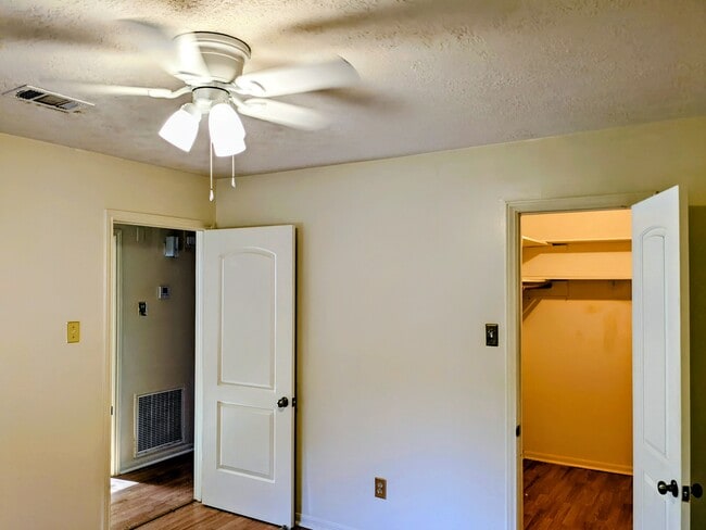 Building Photo - 1412 Hawk Tree Dr
