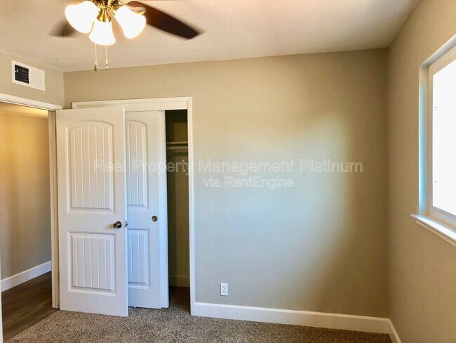 Building Photo - 3653 N Shirley Ave