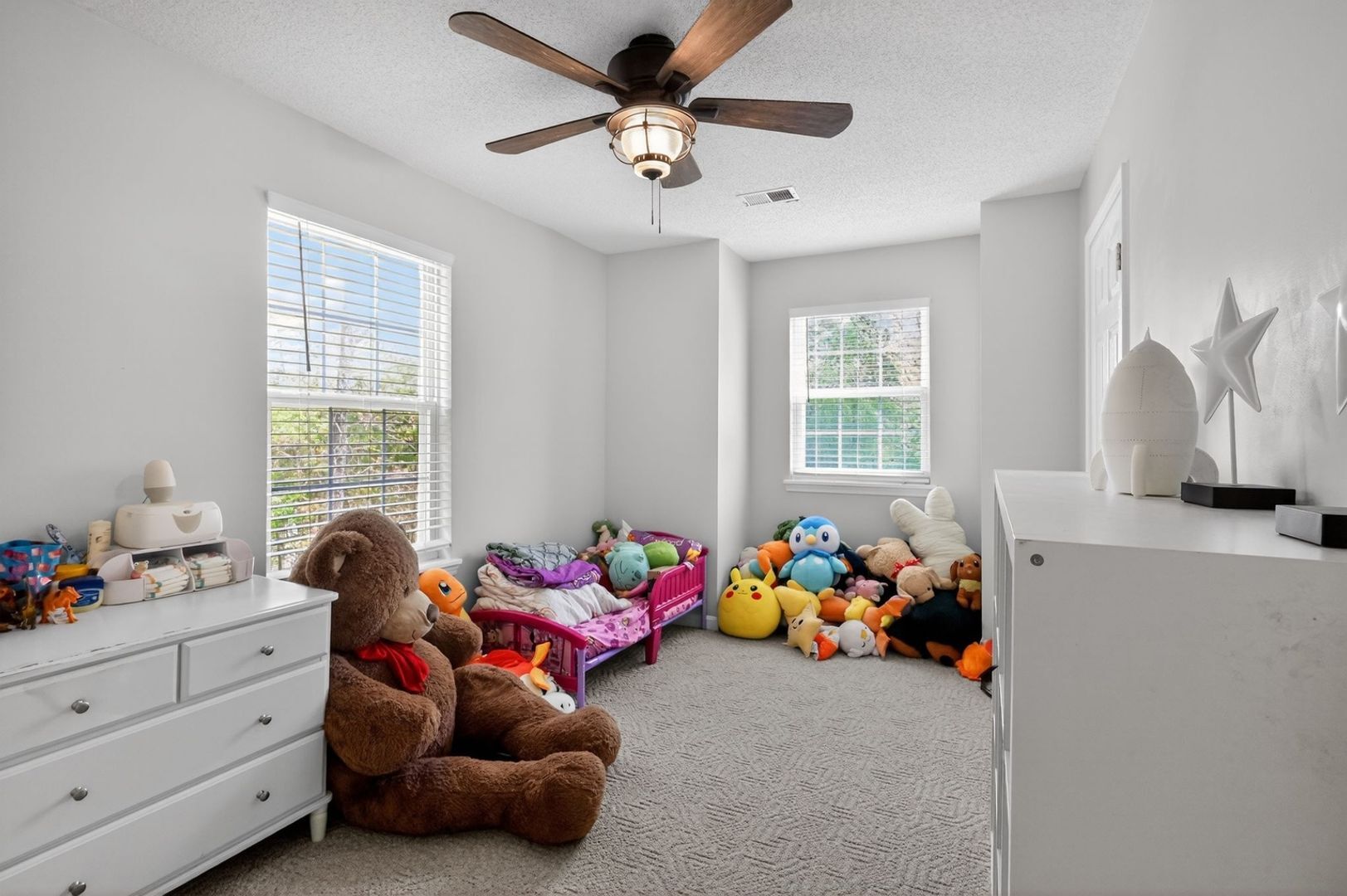 Building Photo - 373 Redwing Rd