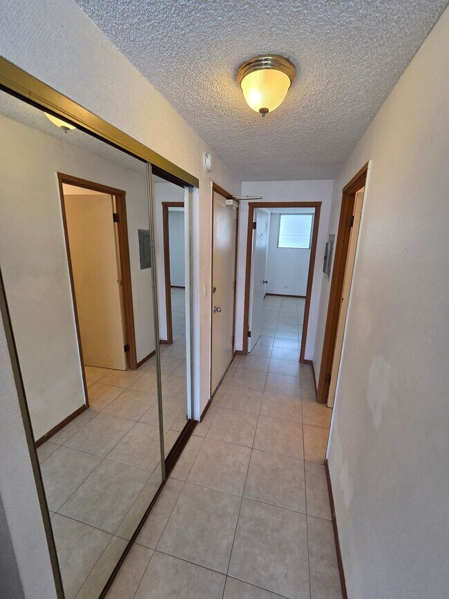 Building Photo - Beautiful 1 Bedroom 1 Bath with 1 Parking ...