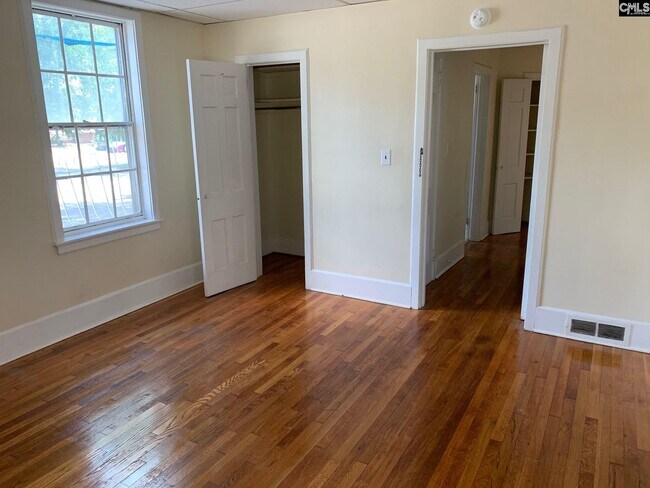 Building Photo - 1006 Marion St