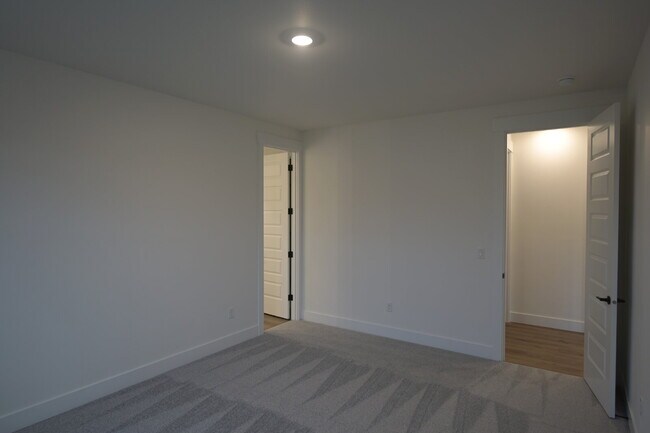 Building Photo - Beautiful New Home in Rolling Hills – Built in 2025