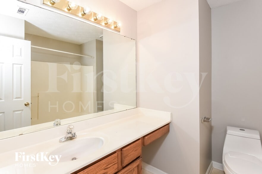 Building Photo - 799 Avalon Forest Way