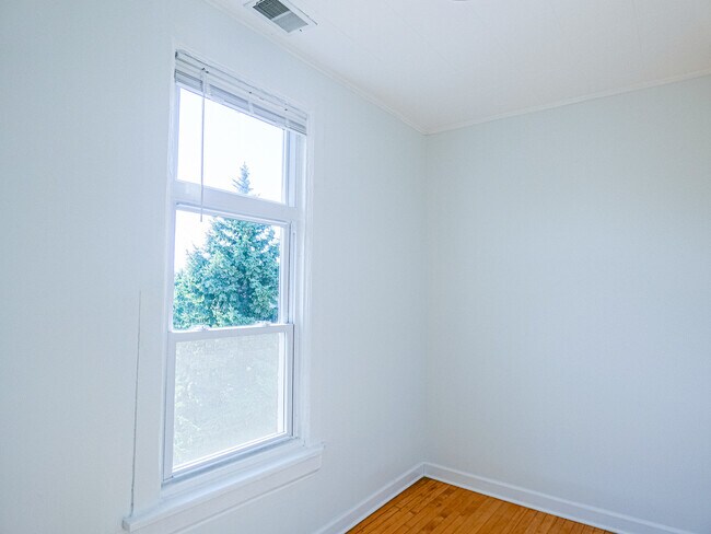 Building Photo - 2044 W 19th St