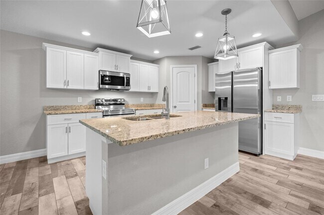 Building Photo - 315 Sweetwater Dr