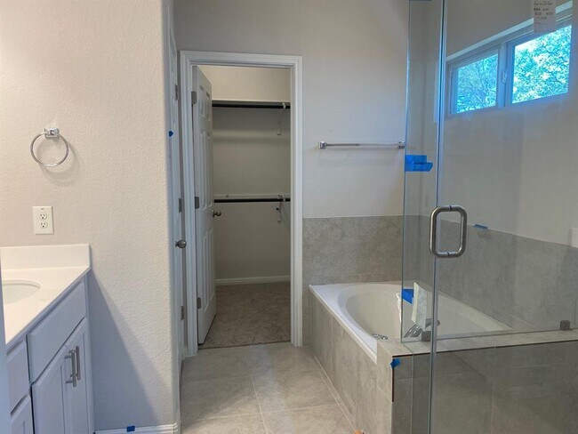 Building Photo - 213 Rend Dr