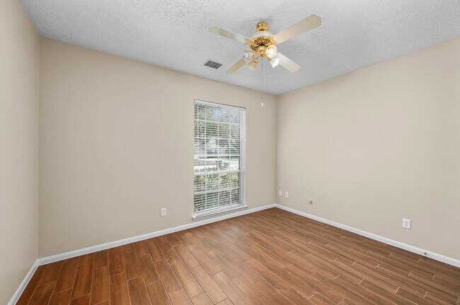 Building Photo - 1122 Wellshire Dr