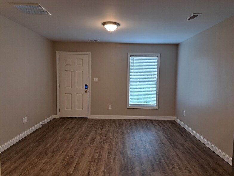 Living room - 3130 Burlew Blvd