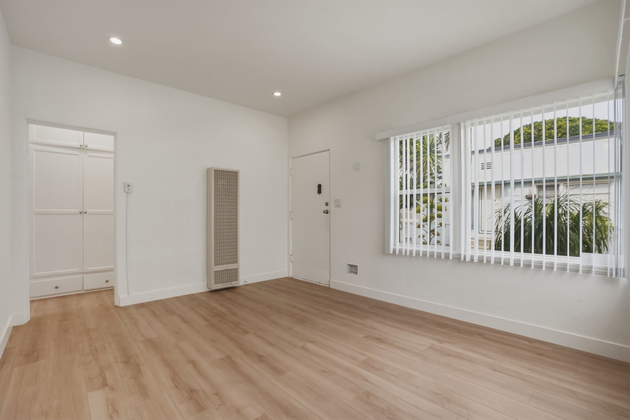 Building Photo - 2317 Ocean Park Blvd