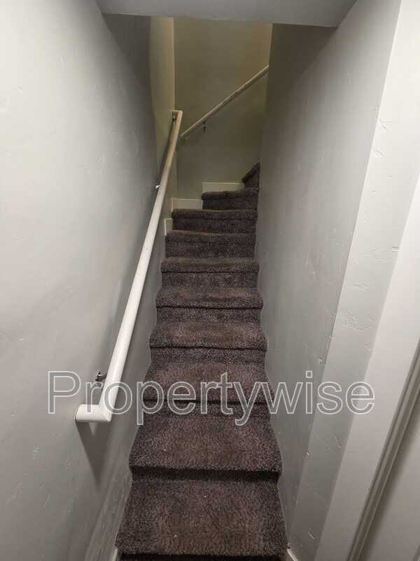 Building Photo - 136 S 900 E