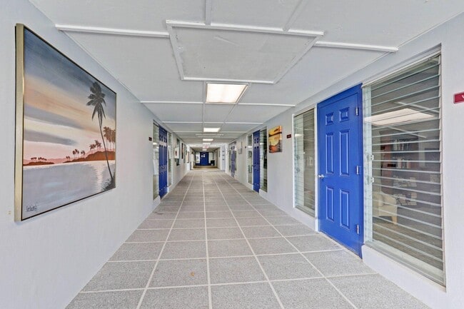 Building Photo - 2661 Barkley Dr W