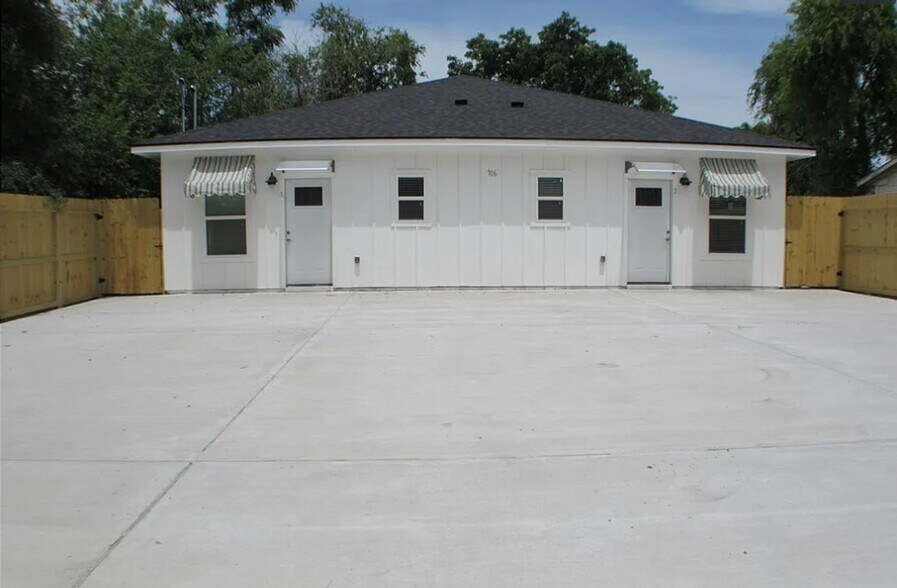 Building Photo - 706 5th St