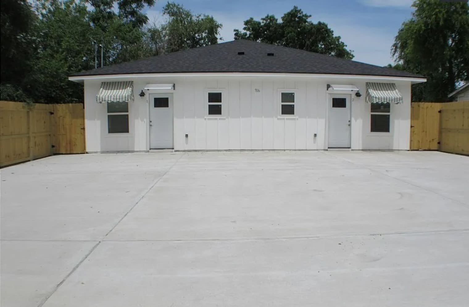 Building Photo - 702 5th St