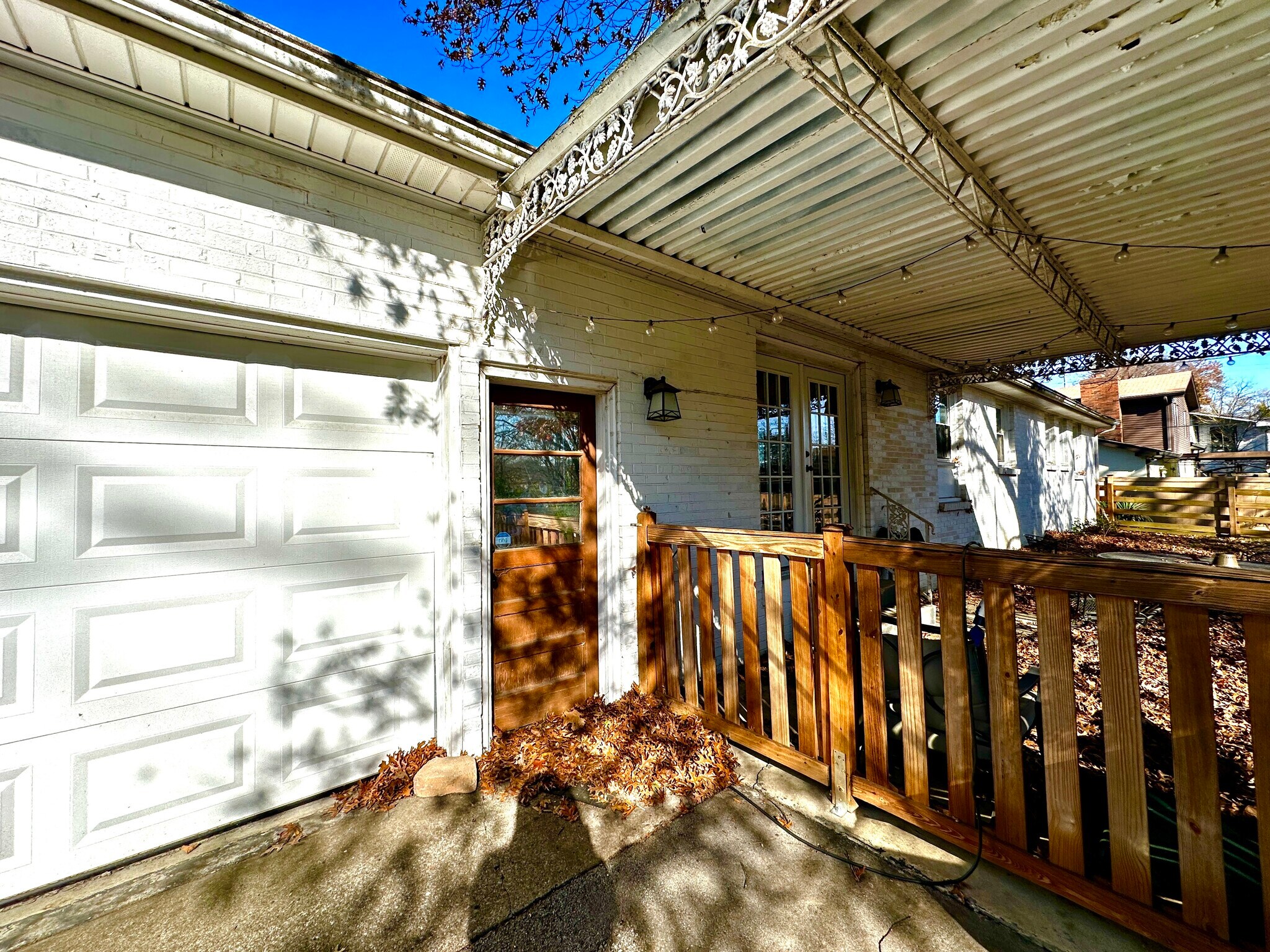 Building Photo - 444 Foothill Dr