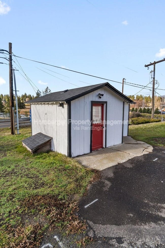 Building Photo - 1909 S Garden Springs Rd