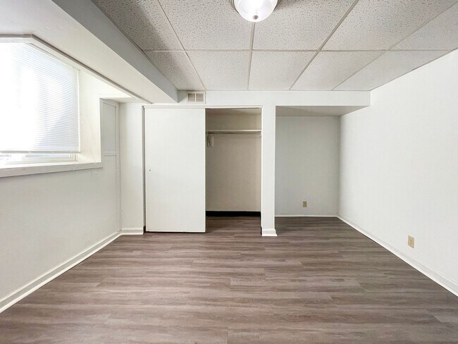 Building Photo - Preleasing for August 2026! 3 Bedroom Apar...