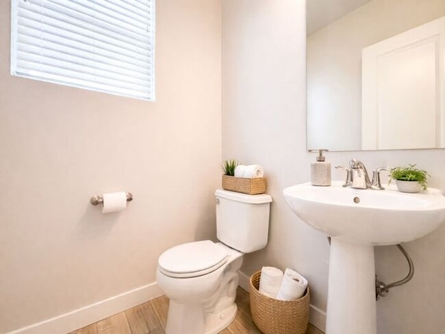 Building Photo - Stunning and Spacious 3BR 3BA Townhouse w/ Quartz Kitchen + Garage Parking + Modern Finishes in E...