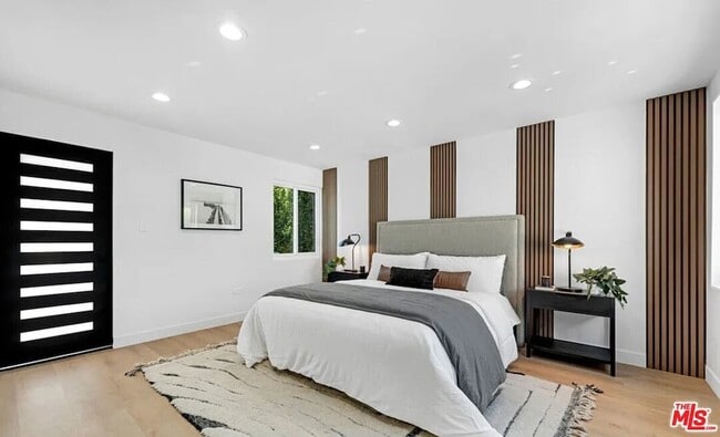 Building Photo - 418 N Bowling Green Way