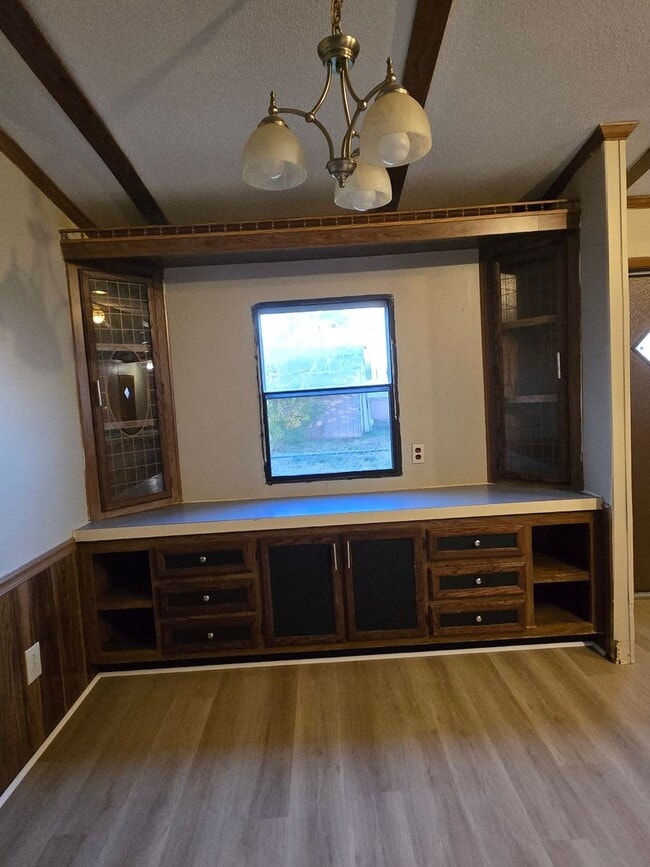 Building Photo - 3 bedroom, 2 bath Mobile Home in Yorktowne