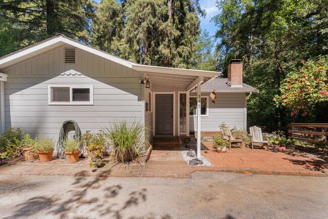 Building Photo - 345 St Francis Dr