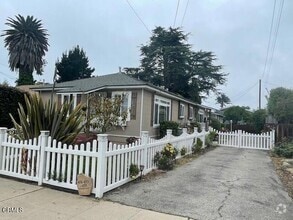 Building Photo - 451 S Evergreen Dr