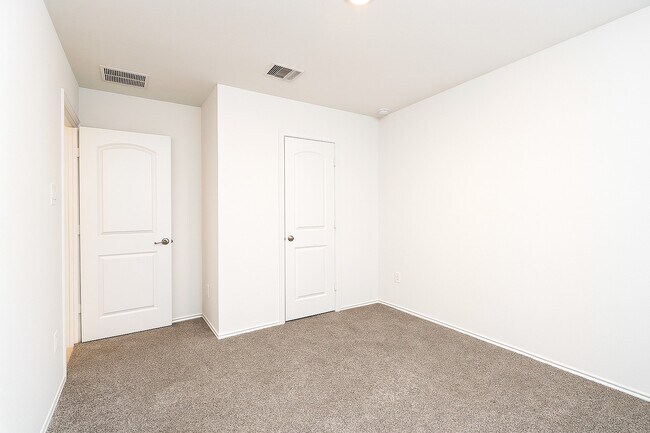 Building Photo - 5611 Simcrest Grove Dr
