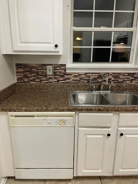 Building Photo - 8140 Sterling Lakes Ct